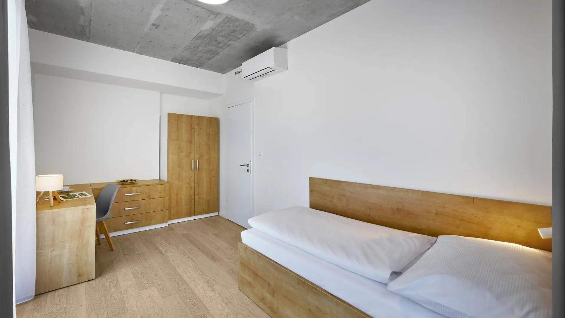 Downtown Suites Andel Praga 4*,
